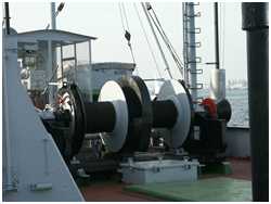 gro&szlig;e Arbeitswinde (Hebeschiff 1. Mai)