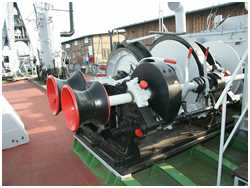 gro&szlig;e Arbeitswinde (Hebeschiff 1. Mai)