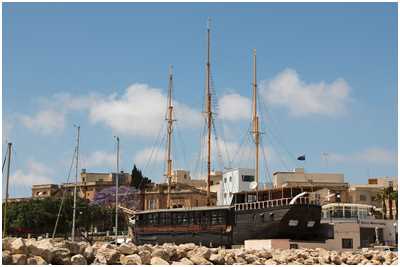 Dreimast-Gaffelschoner Black Pearl