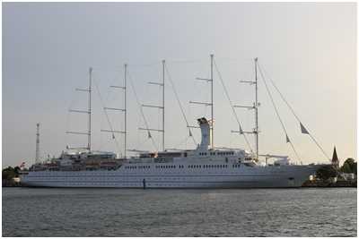 Fünfmast-Stagsegelschoner Wind Surf
